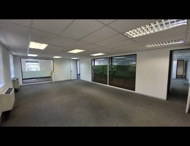 240M² OFFICE TO LET IN BRYANSTON